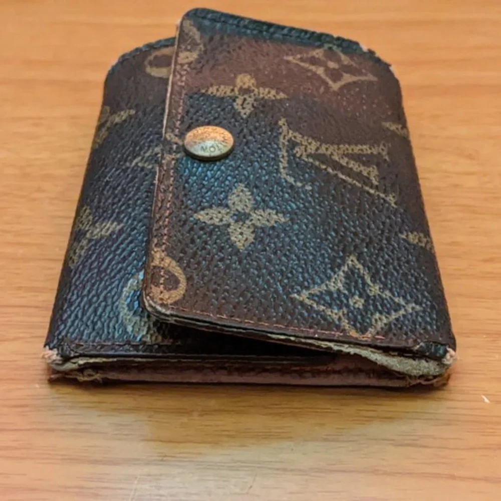 Louis Vuitton Monogram Key Holder/Wallet #1475💥PRICE DROP💥
